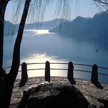 Dom wakacyjny In Italy With Sea And Mountain Views