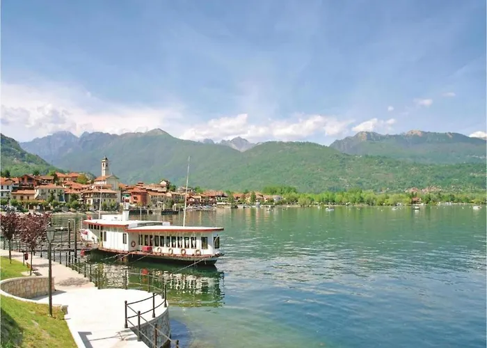 In Italy With Sea And Mountain Views *